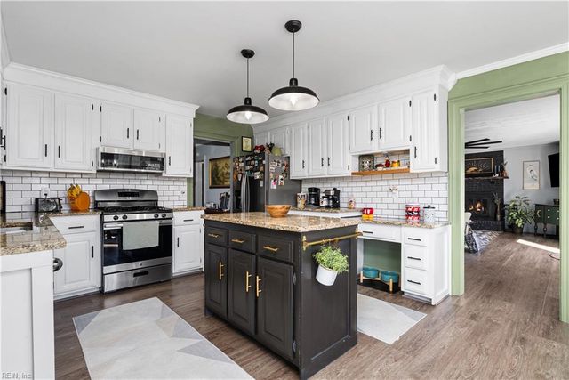 627 Emerald CT, Chesapeake, VA 23320