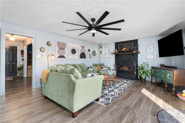 627 Emerald CT, Chesapeake, VA 23320