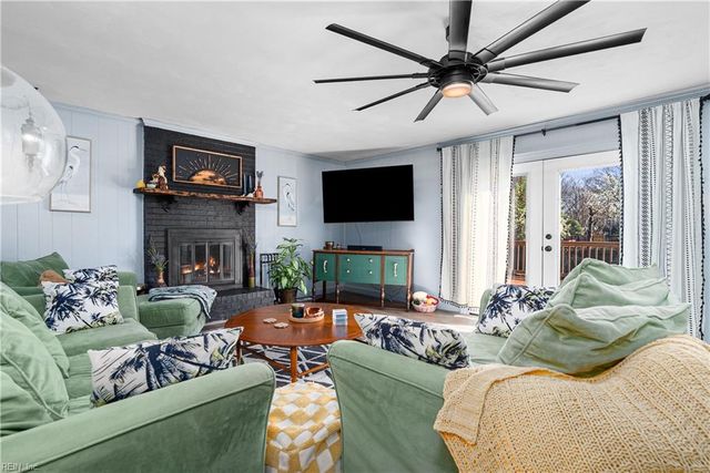 627 Emerald CT, Chesapeake, VA 23320