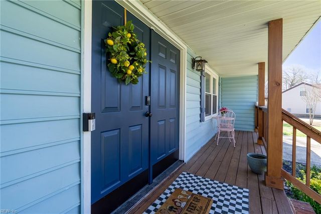 627 Emerald CT, Chesapeake, VA 23320