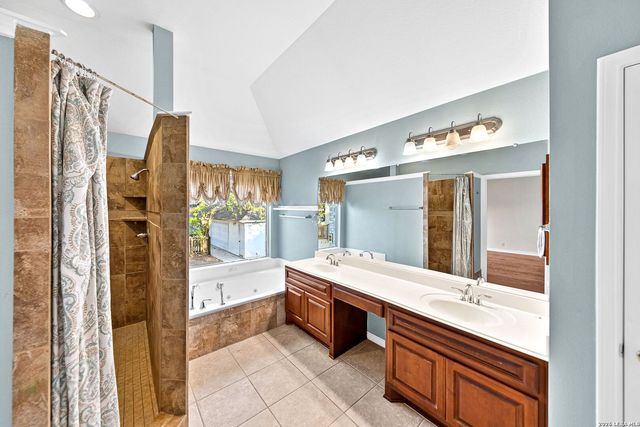 8510 Monument Oak, Boerne, TX 78015