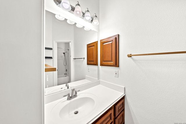 8510 Monument Oak, Boerne, TX 78015