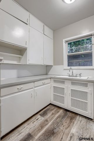 4178 Cass Street, Omaha, NE 68131
