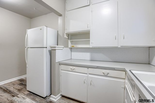 4178 Cass Street, Omaha, NE 68131