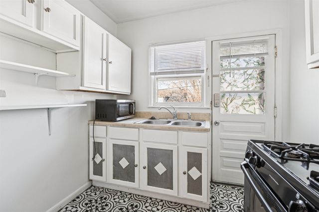 4178 Cass Street, Omaha, NE 68131