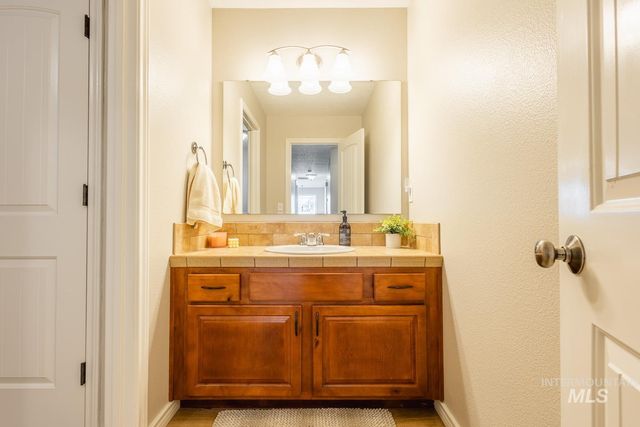 11985 Goldfinch St, Caldwell, ID 83605