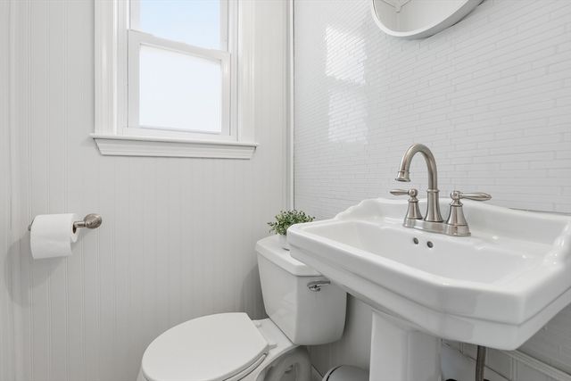 34 Amherst St, Worcester, MA 01602