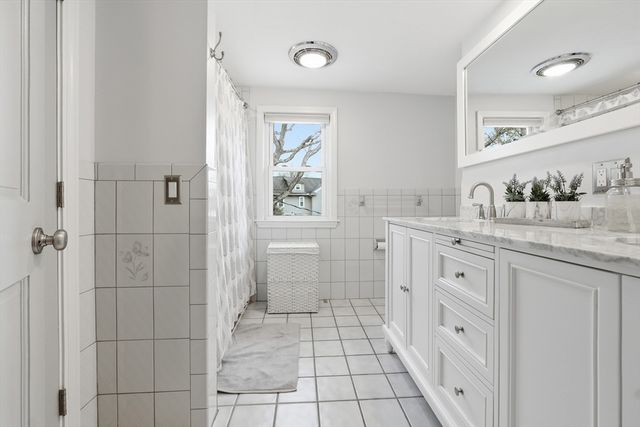 34 Amherst St, Worcester, MA 01602