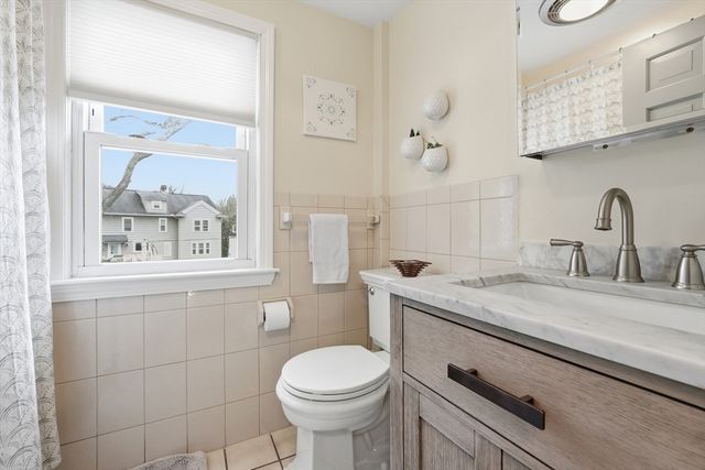 34 Amherst St, Worcester, MA 01602