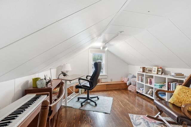 34 Amherst St, Worcester, MA 01602