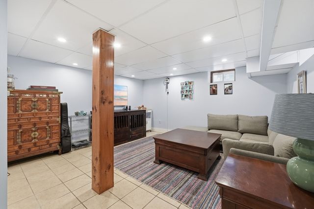 34 Amherst St, Worcester, MA 01602