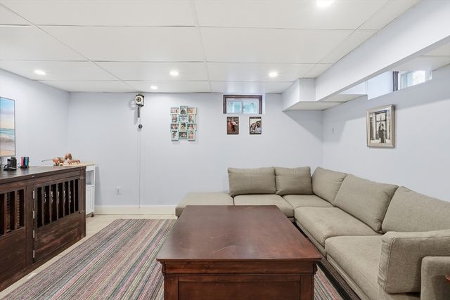 34 Amherst St, Worcester, MA 01602