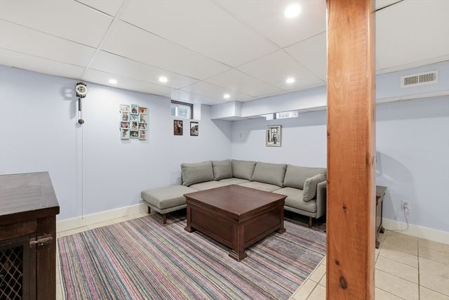 34 Amherst St, Worcester, MA 01602