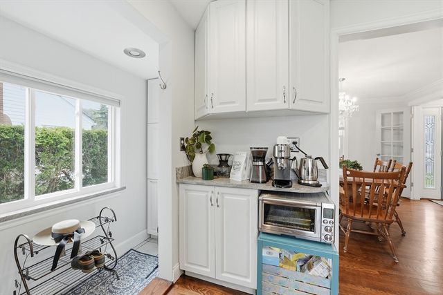 34 Amherst St, Worcester, MA 01602
