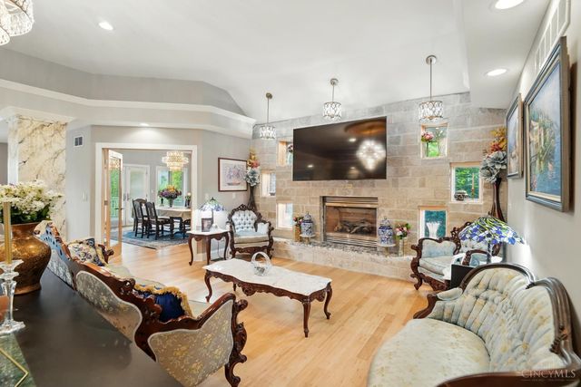 219 Chateau Valley Lane, South Lebanon, OH 45065