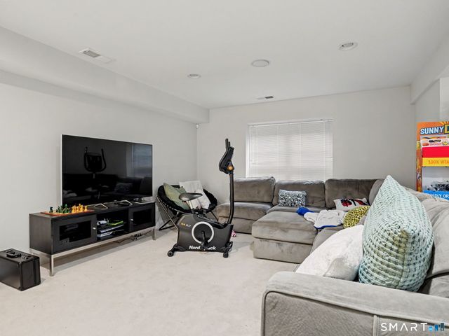 77 Havemeyer Lane 11, Stamford, CT 06902