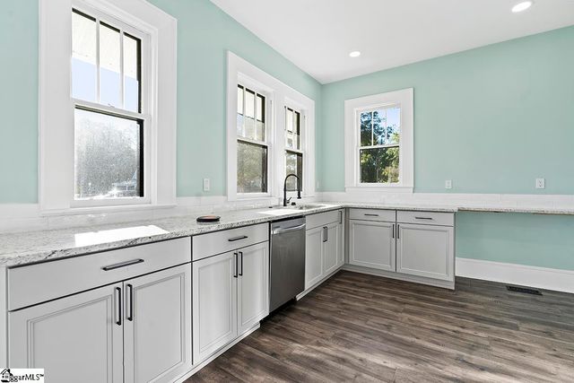 501 N Adair Street, Clinton, SC 29325