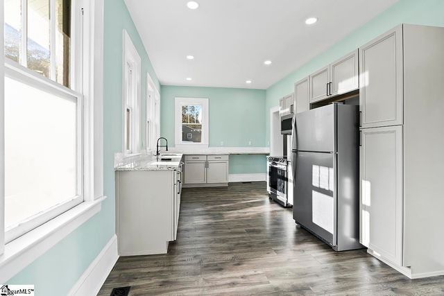 501 N Adair Street, Clinton, SC 29325