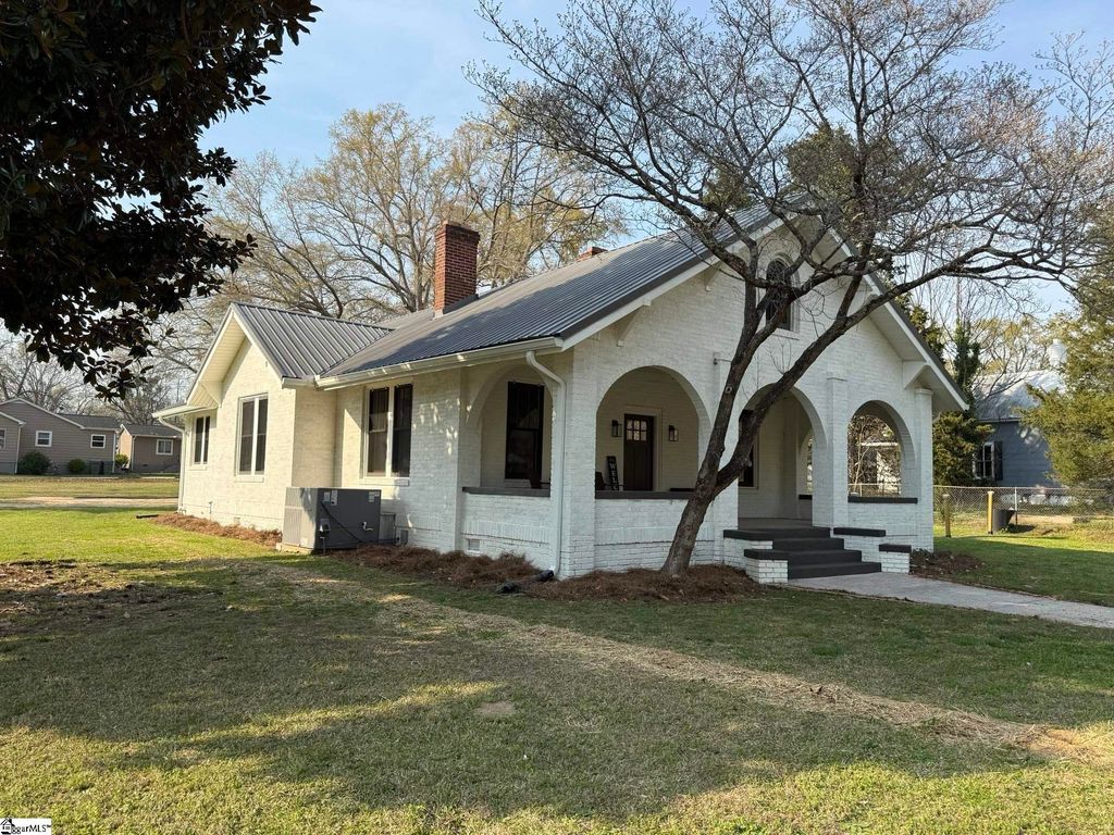 501 N Adair Street, Clinton, SC 29325