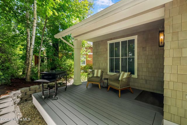 306 Eskridge Place, Dover, ID 83825