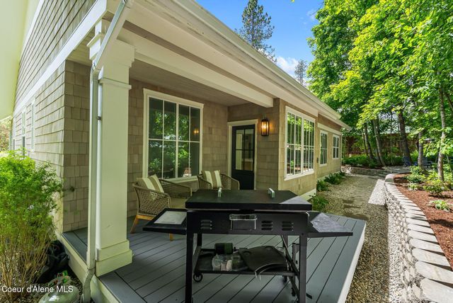 306 Eskridge Place, Dover, ID 83825