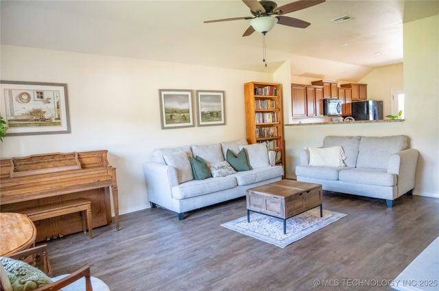 1330 Panther Lane, Sapulpa, OK 74066