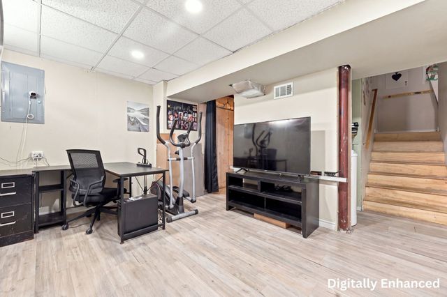 9 Mcguigan Circle, Lowell, MA 01852