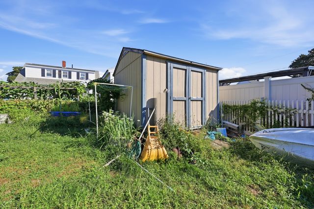 9 Mcguigan Circle, Lowell, MA 01852