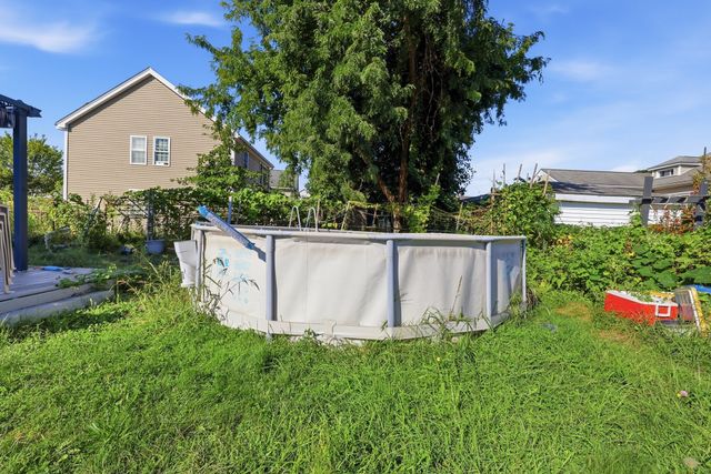 9 Mcguigan Circle, Lowell, MA 01852