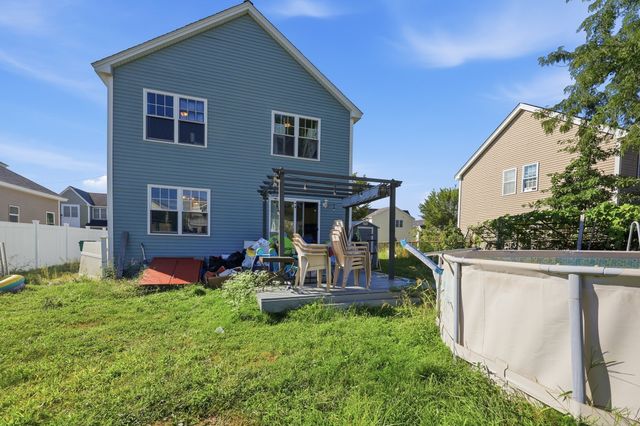 9 Mcguigan Circle, Lowell, MA 01852