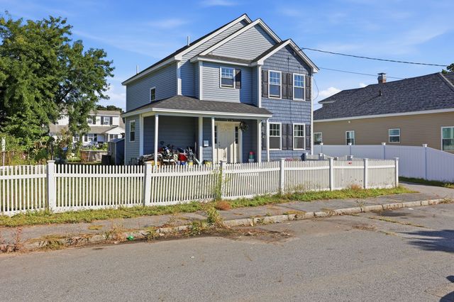 9 Mcguigan Circle, Lowell, MA 01852