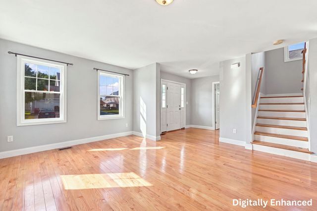 9 Mcguigan Circle, Lowell, MA 01852