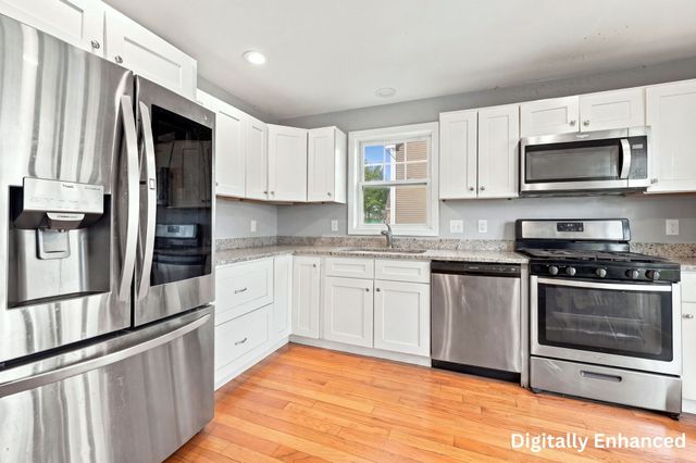9 Mcguigan Circle, Lowell, MA 01852