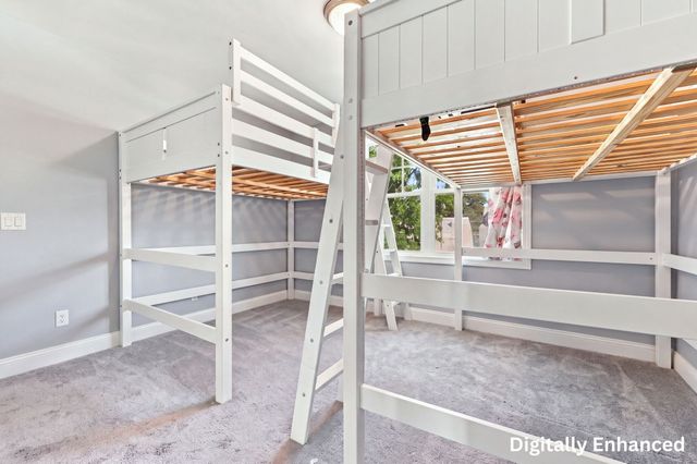 9 Mcguigan Circle, Lowell, MA 01852