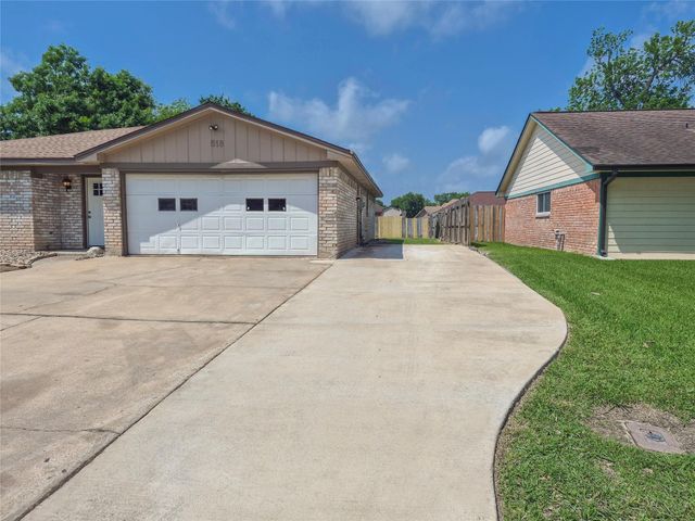 518 Walnut Street, Lake Jackson, TX 77566