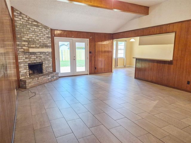 518 Walnut Street, Lake Jackson, TX 77566
