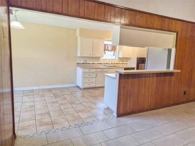 518 Walnut Street, Lake Jackson, TX 77566