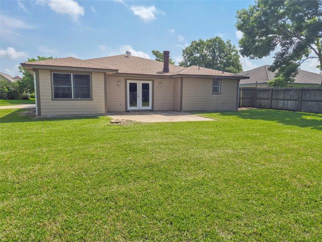 518 Walnut Street, Lake Jackson, TX 77566
