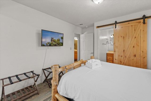 109 E Country Club Boulevard, Big Bear, CA 92314