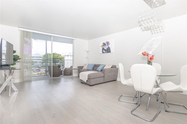 3600 NE 170th St 308, North Miami Beach, FL 33160