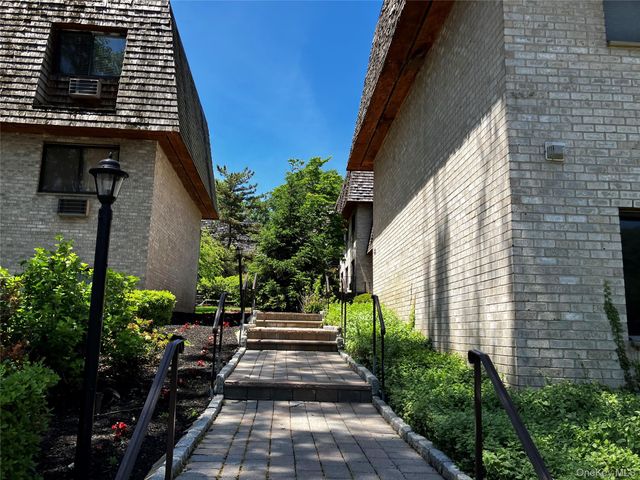 555 Central Park Avenue 114, Scarsdale, NY 10583