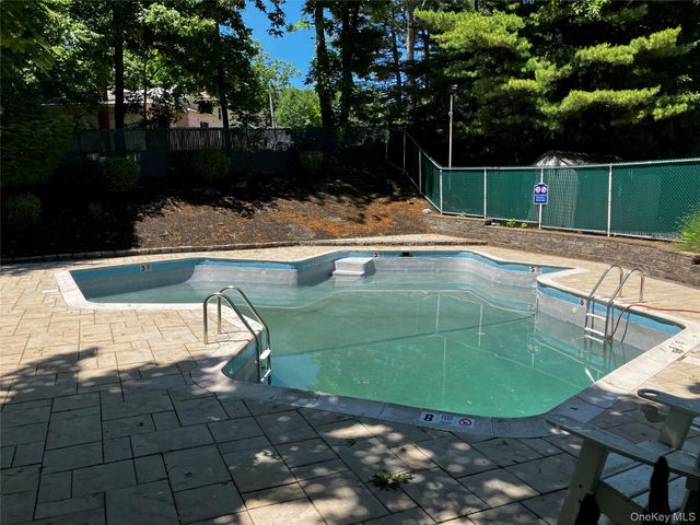 555 Central Park Avenue 114, Scarsdale, NY 10583