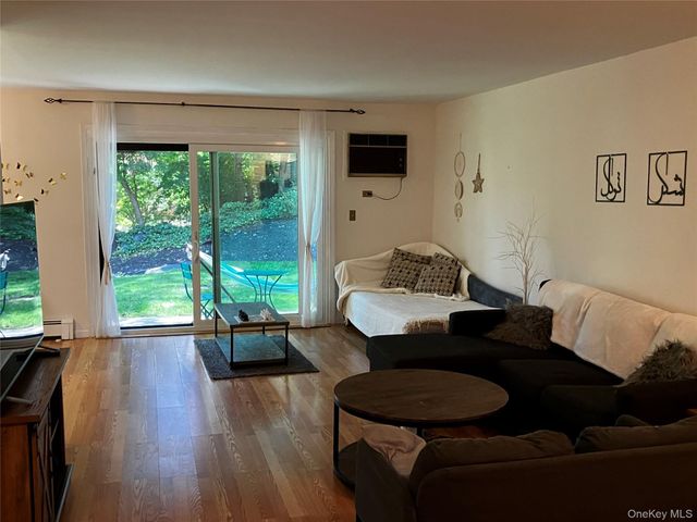555 Central Park Avenue 114, Scarsdale, NY 10583