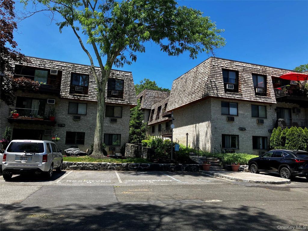 555 Central Park Avenue 114, Scarsdale, NY 10583
