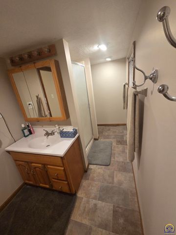 712 Idaho AVE, Holton, KS 66436