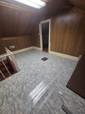 712 Idaho AVE, Holton, KS 66436