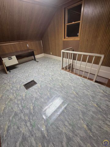 712 Idaho AVE, Holton, KS 66436