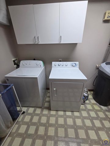 712 Idaho AVE, Holton, KS 66436