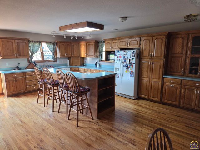 712 Idaho AVE, Holton, KS 66436