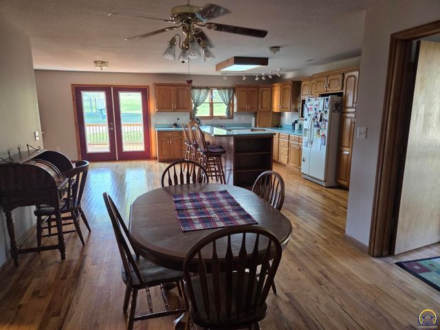 712 Idaho AVE, Holton, KS 66436